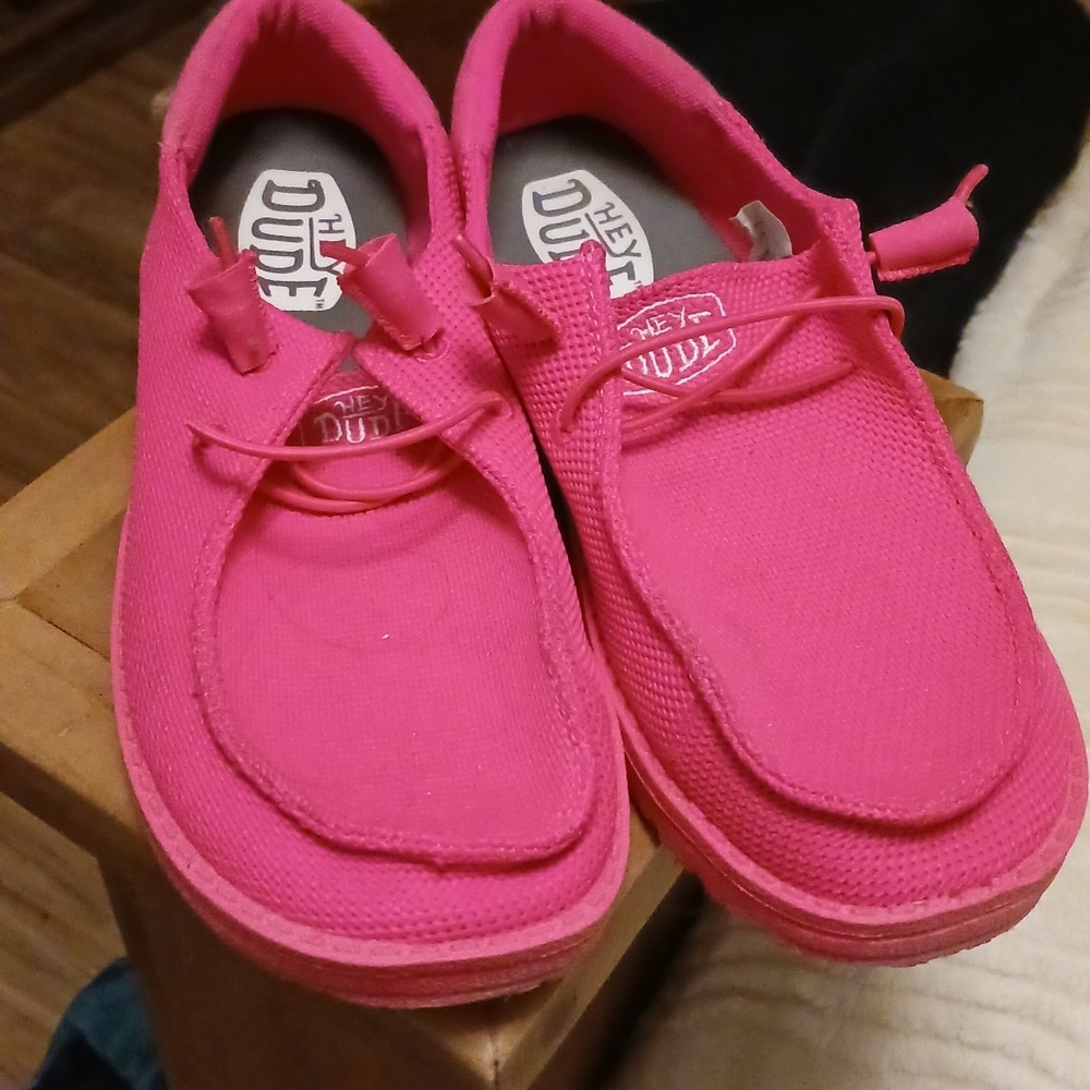 Hey Dude Womens Size 9 Bright Pink Sneakers